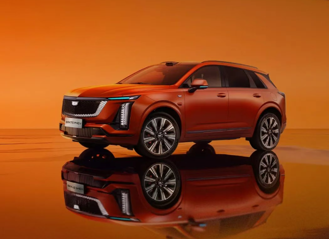 Cadillac XT5 PHEV Previewed at Chengdu Auto Show With Momenta R7 AI